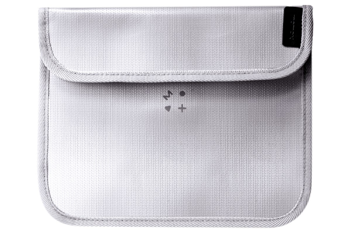 SR53E 1-World Airliner Fire-Proof Bag (Size M) (e-Coupon)
