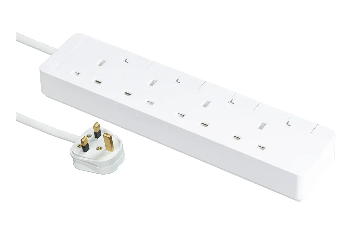 TSH34_3_WE_C5 AvatarOn Extend 13A 4 Gang Switched Extension Socket with 3M Cable, white